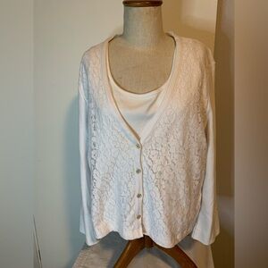 Jones, New York, White Lace Button-Up Cardigan.
Size XL/EG